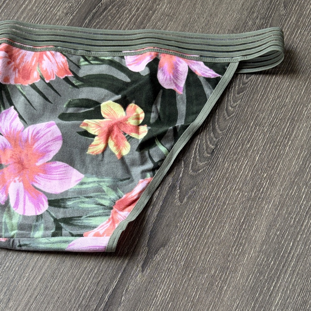 2018 NWT Victoria's Secret Bikini Panty Size Medium - Picture 11 of 11